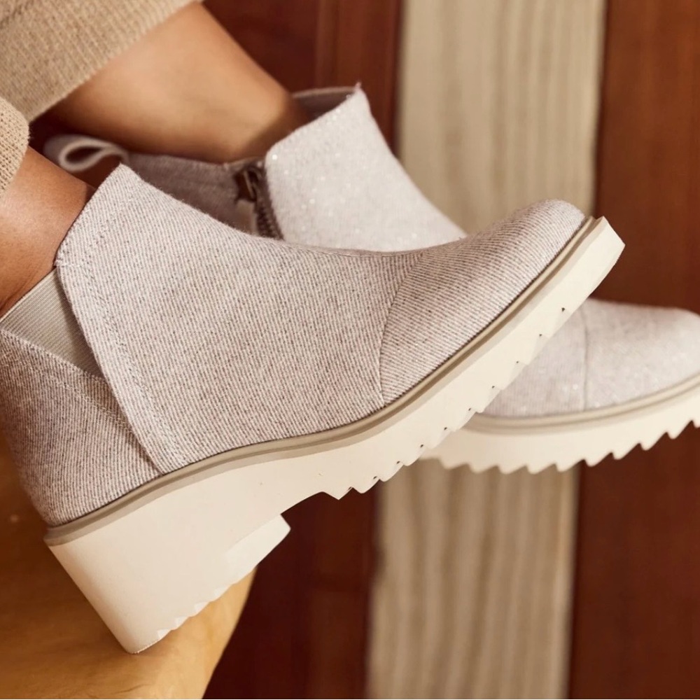 TOMS Maude Wedge Boot Size 5.5